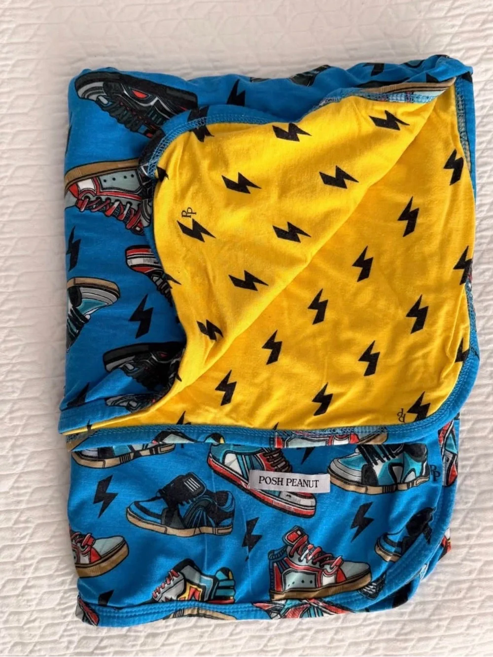 Posh peanut double-sided patoo blanket
